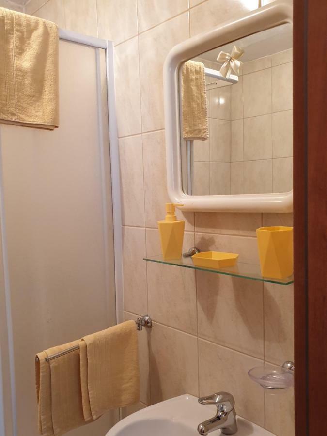 Hotel Lemon Tree Donji Seget Esterno foto